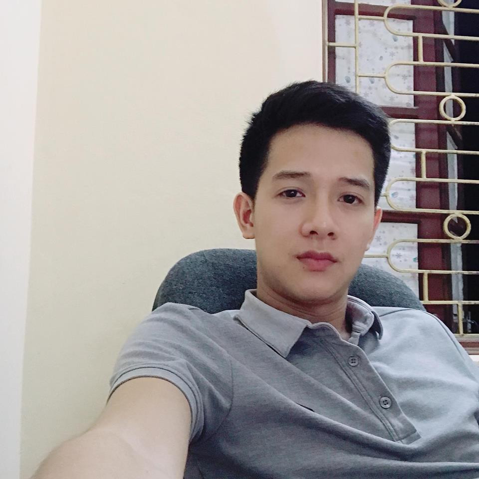 Duy Anh sở hữu gương mặt khá thư sinh với làn da trắng và sống mũi cao. Anh chàng cũng có lợi thế chiều cao với thân hình cân đối, săn chắc.