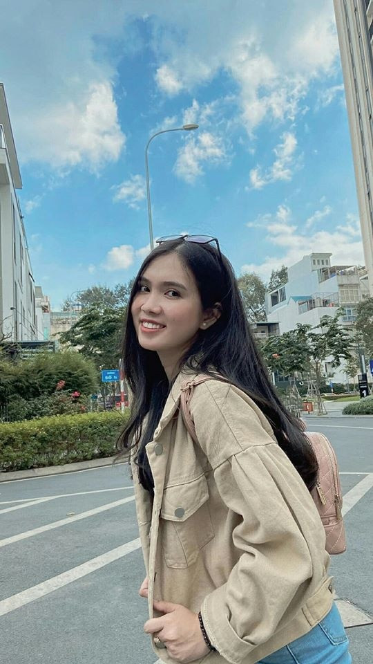 "Gửi mẹ của con, cám ơn mẹ vì đã là mẹ, là bạn, là người dẫn đường cho con. Con hy vọng mọi điều tốt đẹp sẽ đến với mẹ. Thứ lỗi cho con không về chung vui cùng mẹ trong ngày đặc biệt này. Yêu mẹ" - Tuyết Nga, hot girl được đánh giá là sở hữu khuôn mặt giống Ngọc Trinh thổ lộ tình cảm với mẹ.