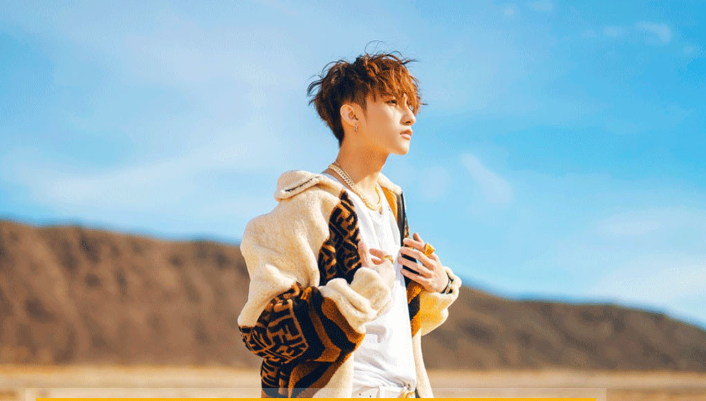 Làm một ca sĩ đình đám, Sơn Tùng MTP sở hữu 5,77 triệu người theo dõi trên kênh Youtube của mình. Anh chàng từng nhiều lần đạt kỷ lục về video có lượt người xem cùng thời điểm nhiều nhất, video có lượt xem nhanh nhất toàn cầu. Doanh thu mỗi năm Sơn Tùng kiếm được từ Youtube là khoảng 1,3 - 20,5 tỷ đồng.