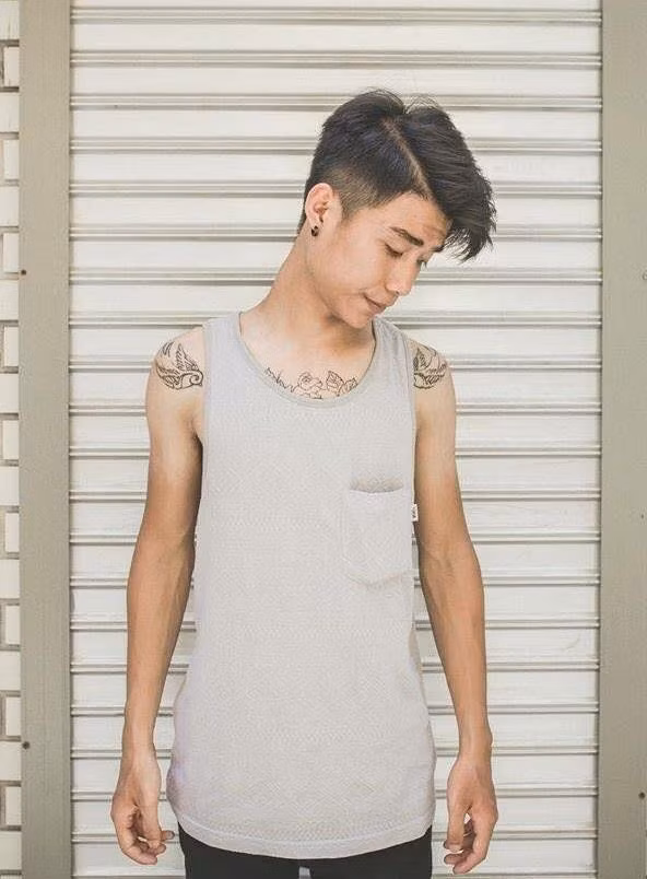 Chang trai nuoi toc dai 2 nam de lam 