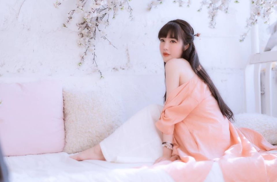 Thời gian gần đây, Elly Trần nhiều lần có những chia sẻ đầy ẩn ý về việc hôn nhân không hạnh phúc, có sự xuất hiện của người thứ 3.