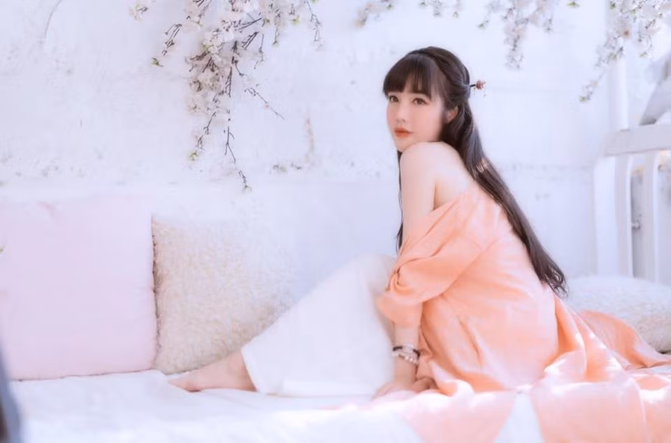 Thời gian gần đây, Elly Trần nhiều lần có những chia sẻ đầy ẩn ý về việc hôn nhân không hạnh phúc, có sự xuất hiện của người thứ 3.