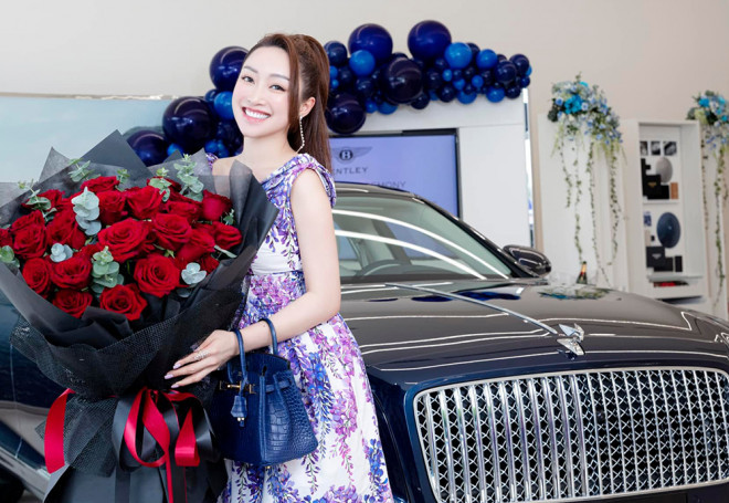 Hiện tại, Lý Thùy Chang đang mang thai em bé thứ 2 với chồng. Dù trong thời gian thai kỳ, đến hiện tại bụng bầu đã vượt mặt nhưng cô nàng vẫn tươi trẻ rạng ngời trong mỗi lần xuất hiện.