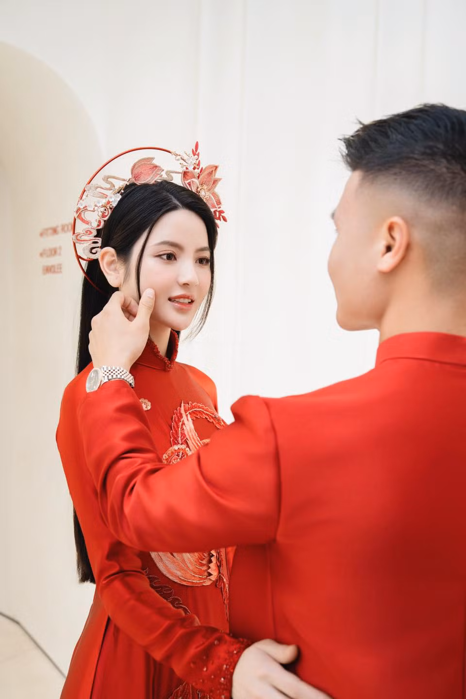 Quang Hải và Chu Thanh Huyền từng có khoảng thời gian dài hẹn hò không công khai. Trước đó, chàng tiền vệ đào hoa cũng vướng nhiều tin đồn hẹn hò với các người đẹp khác nhau.