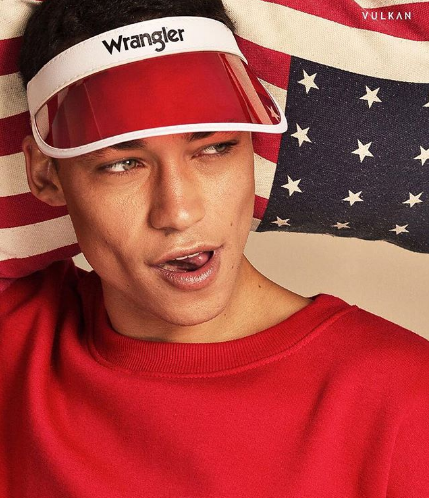 Chính bản thân anh chàng công nhân tên Nicky Libert (sinh năm 1990) cũng không ngờ rằng, những bức hình bình thường kia lại là bước ngoặt lớn của cuộc đời anh.