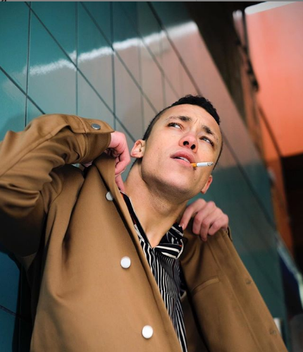 Trước đó, chàng công nhân điển trai từng dự thi vào một công ty người mẫu, tuy nhiên anh chàng bị từ chối với lý do không phù hợp với mẫu người đang tìm kiếm.