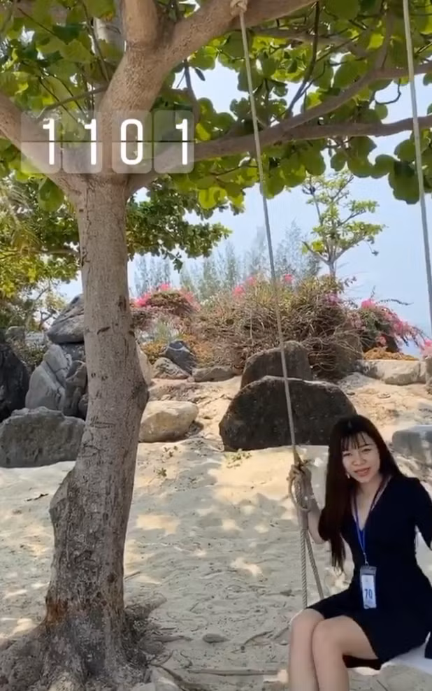 Dù chưa bao giờ lên tiếng xác nhận nhưng chuyện hẹn hò của Văn Lâm và Yến Xuân là rõ như ban ngày. Cặp đôi có vẻ cũng không hề có ý định che giấu mối quan hệ này.