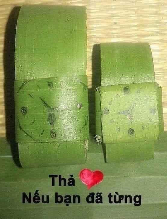 Chiếc đồng hồ làm từ lá chuối.