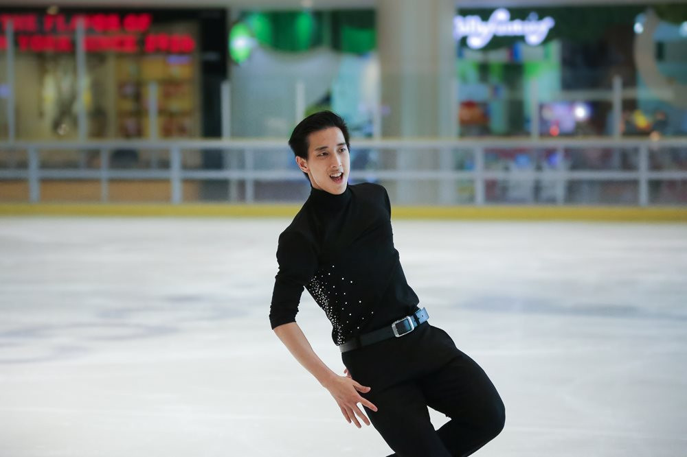 Không phải ngẫu nhiên mà Julian lại là gương mặt tiêu biểu trong làng trượt băng của Malaysia. Mẹ của anh, bà Irene Cheow, từng là phó chủ tịch Hiệp hội trượt băng quốc gia, anh trai của anh cũng là một VĐV trượt băng chuyên nghiệp.