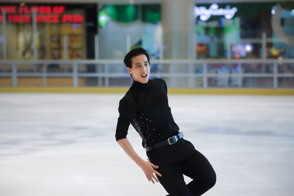 Không phải ngẫu nhiên mà Julian lại là gương mặt tiêu biểu trong làng trượt băng của Malaysia. Mẹ của anh, bà Irene Cheow, từng là phó chủ tịch Hiệp hội trượt băng quốc gia, anh trai của anh cũng là một VĐV trượt băng chuyên nghiệp.