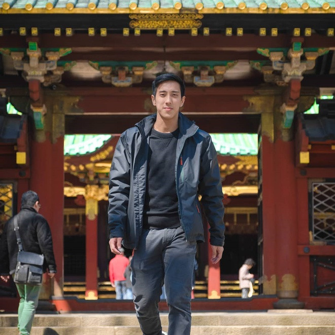 Julian từng giành được huy chương bạc Denkova-Staviski Cup, huy chương đồng Cúp trượt băng nghệ thuật mở rộng châu Á 2016.