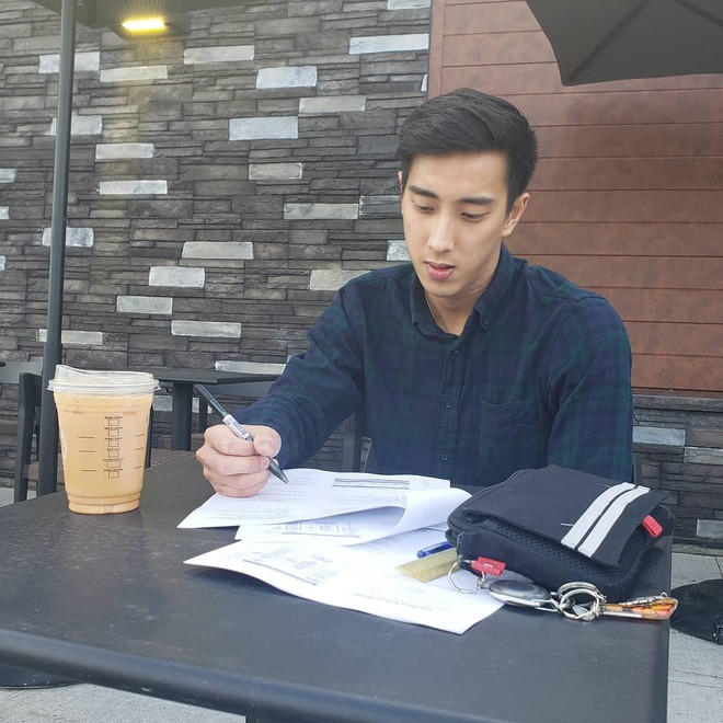 Chính bởi là đại xứ du lịch nên Julian thường xuyên di chuyển giữa Malaysia và Hàn Quốc. Anh chàng chăm chỉ check-in nhiều địa điểm đẹp tại xứ sở Kim chi.