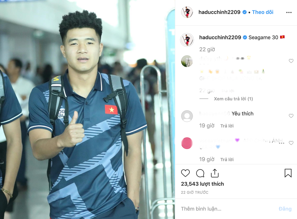 Trên Instagram, Hà Đức Chinh cũng nhanh chóng cập nhật hình ảnh tại Philippines. Gần đây, cầu thủ gốc Phú Thọ gây bất ngờ bởi mái đầu xoăn tít như cây nấm.