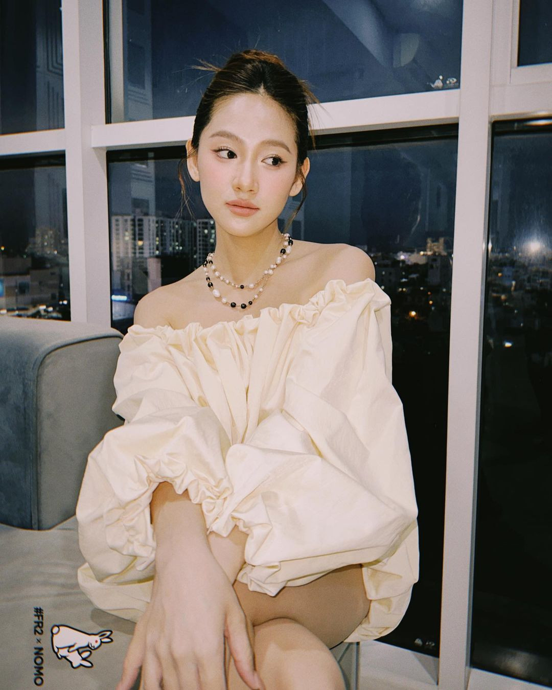 Phong cách thời trang đời thường của Hoa cũng rất đa dạng, được đánh giá là nữ tính, hiện đại nhưng cũng rất phù hợp với lứa tuổi.