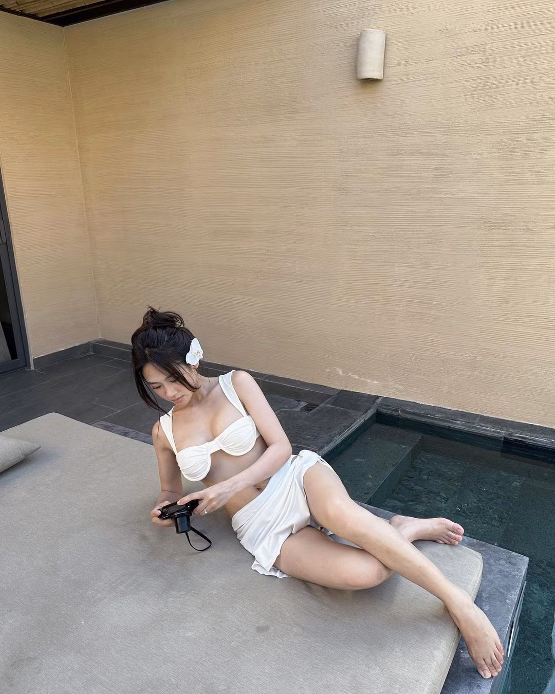 Hiện Thanh Hoa sở hữu trang Instagram với hơn 165.000 lượt theo dõi, Tiktok với hơn 100.000 follower.