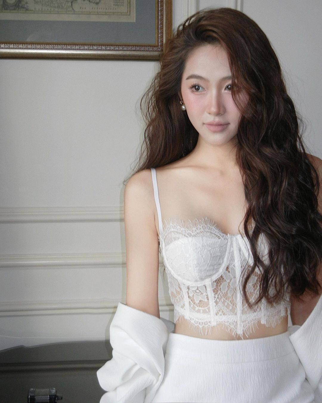 Dù chỉ cao 1m60, cô nàng vẫn là 1 mẫu lookbook được nhiều nhãn hàng để ý.