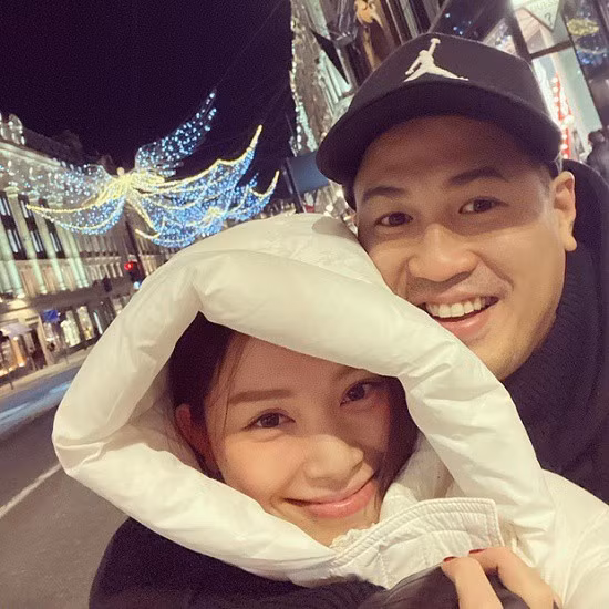 Từng hẹn hò với rất nhiều người đẹp đình đám như Huyền My, Tú Anh,... nhưng Linh Rin là cô gái đầu tiên mà anh trai rich kid Tiên Nguyễn chịu khó khoe trên mạng xã hội.