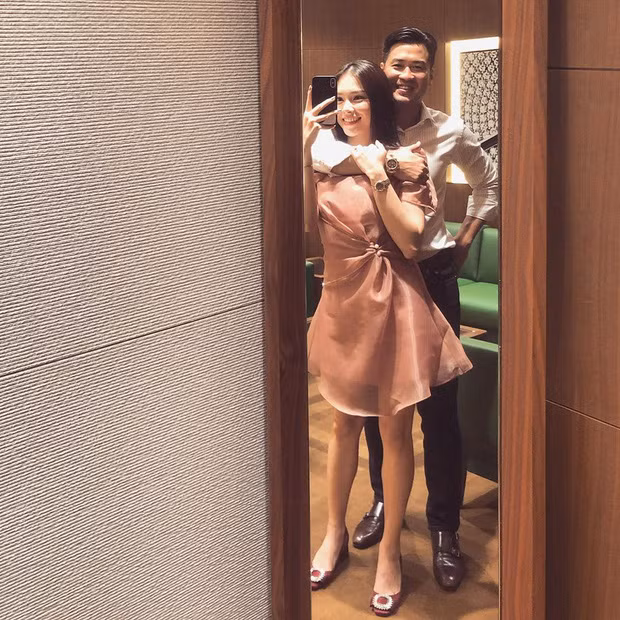 Vậy là dù chẳng thừa nhận một cách thẳng thắn nhưng việc "cặp đôi vàng trong làng rich kid" tan vỡ đã rõ mười mươi.