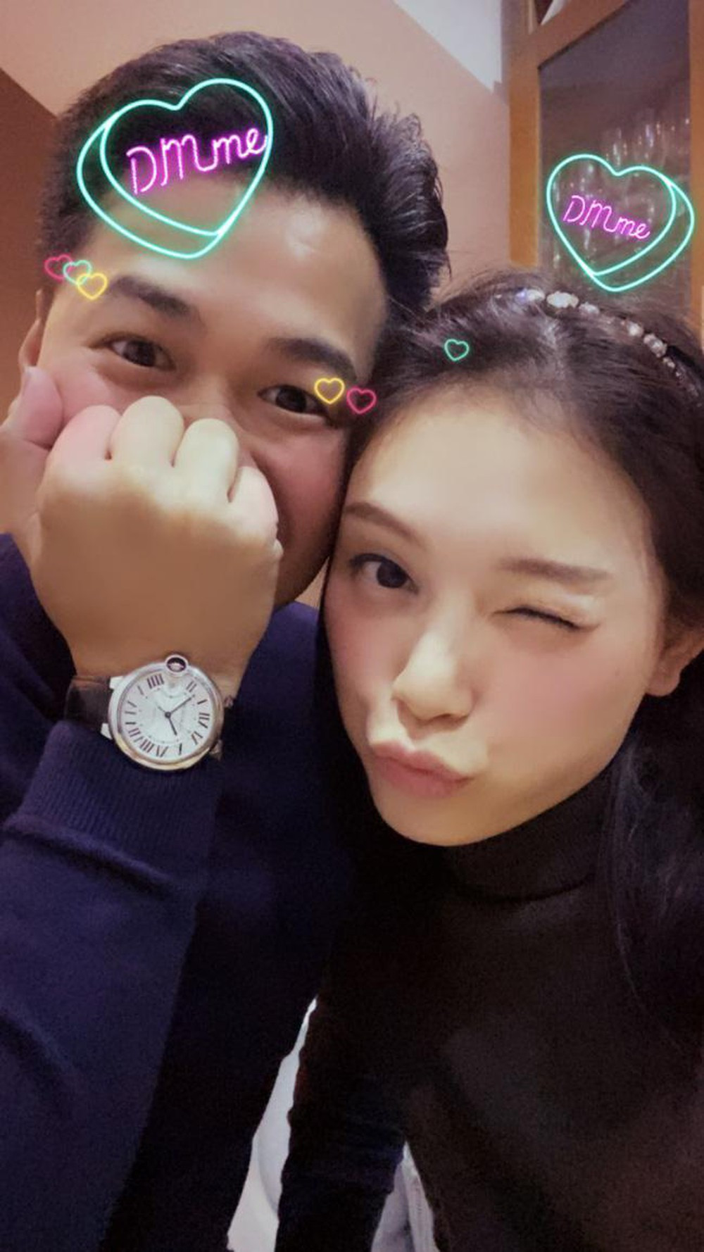 Chia sẻ với Zing về tin đồn này, Linh Rin úp mở cho biết: "Tôi nghĩ điều đó cũng rõ ràng mà. Lúc này, tôi muốn cân bằng cuộc sống và có thêm thời gian để suy nghĩ sáng suốt. Tôi chưa thể đưa ra câu trả lời rõ ràng ở hiện tại bởi bản thân tôi cũng đang trốn tránh nó".