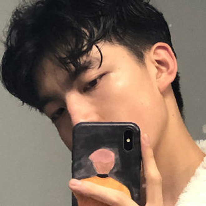 Từ một chàng trai bị crush từ chối phũ phàng, hiện tại nam thanh niên sinh năm 1996 lại trở thành nam thần trong lòng biết bao cô gái.