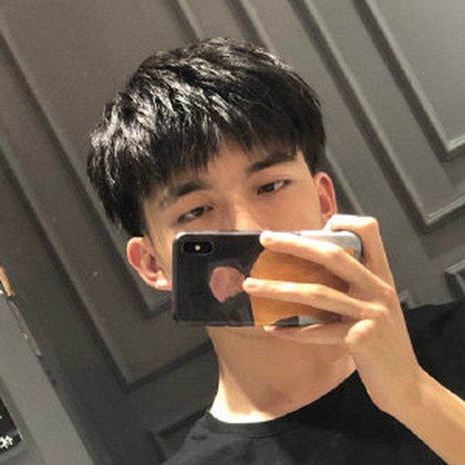 Vẻ đẹp trai của Thiếu Khải hiện giờ không chỉ nhờ màn dậy thì thành công mà còn do bản thân anh nỗ lực giảm cân.