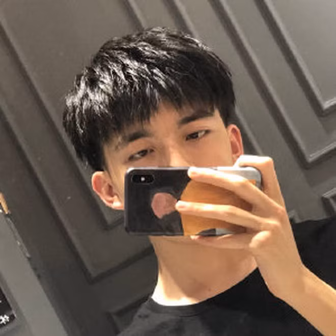 Vẻ đẹp trai của Thiếu Khải hiện giờ không chỉ nhờ màn dậy thì thành công mà còn do bản thân anh nỗ lực giảm cân.