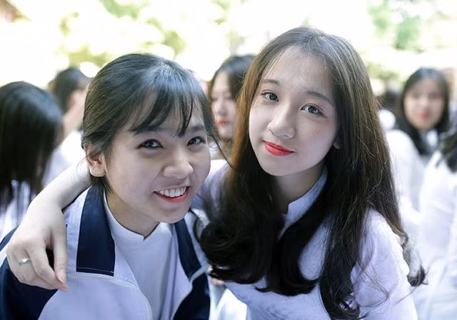 Nữ sinh Trần Phú xinh đẹp trong những tấm ảnh selfie đáng yêu. Mỗi người đều sở hữu những nét đẹp riêng.