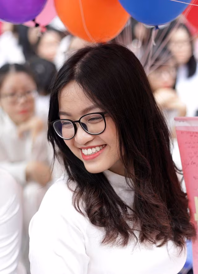 Nữ sinh THPT Chu Văn An cũng luôn được cộng đồng mạng để ý trong ngày khai giảng.