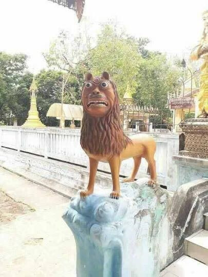 Trước đó đã có nhiều trường hợp những bức tượng hết sức "ngáo ngơ", thậm chí lệch chuẩn với hình tượng vốn dĩ của nó.