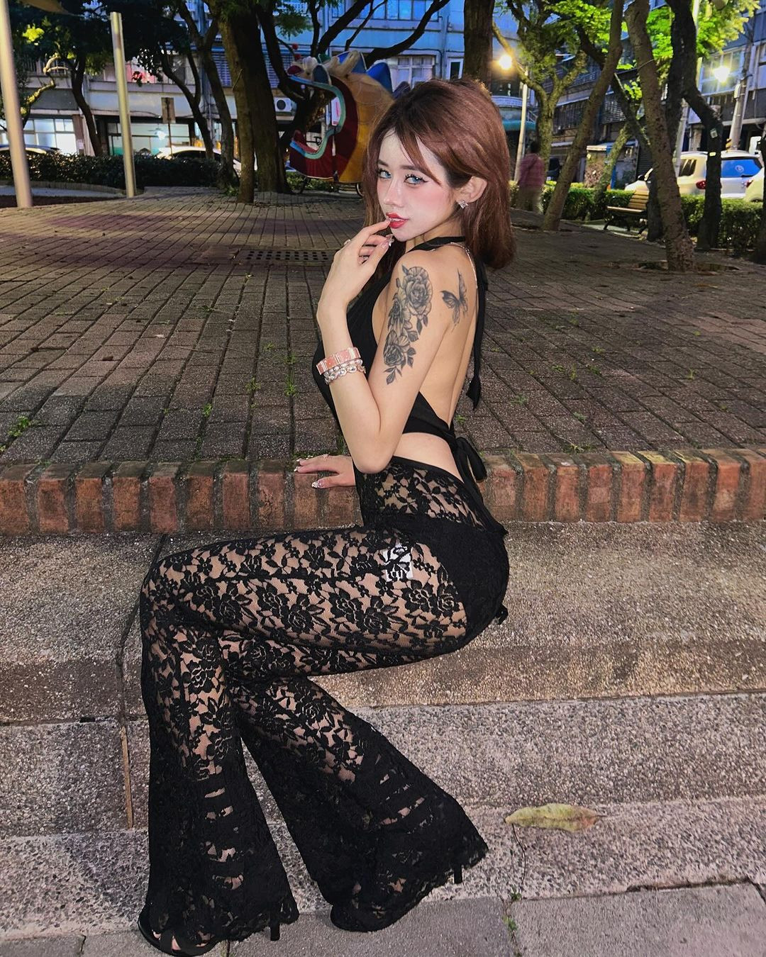 Cô thường xuyên chia sẻ hình ảnh, các video ngắn về phong cách sống và thời trang của mình.