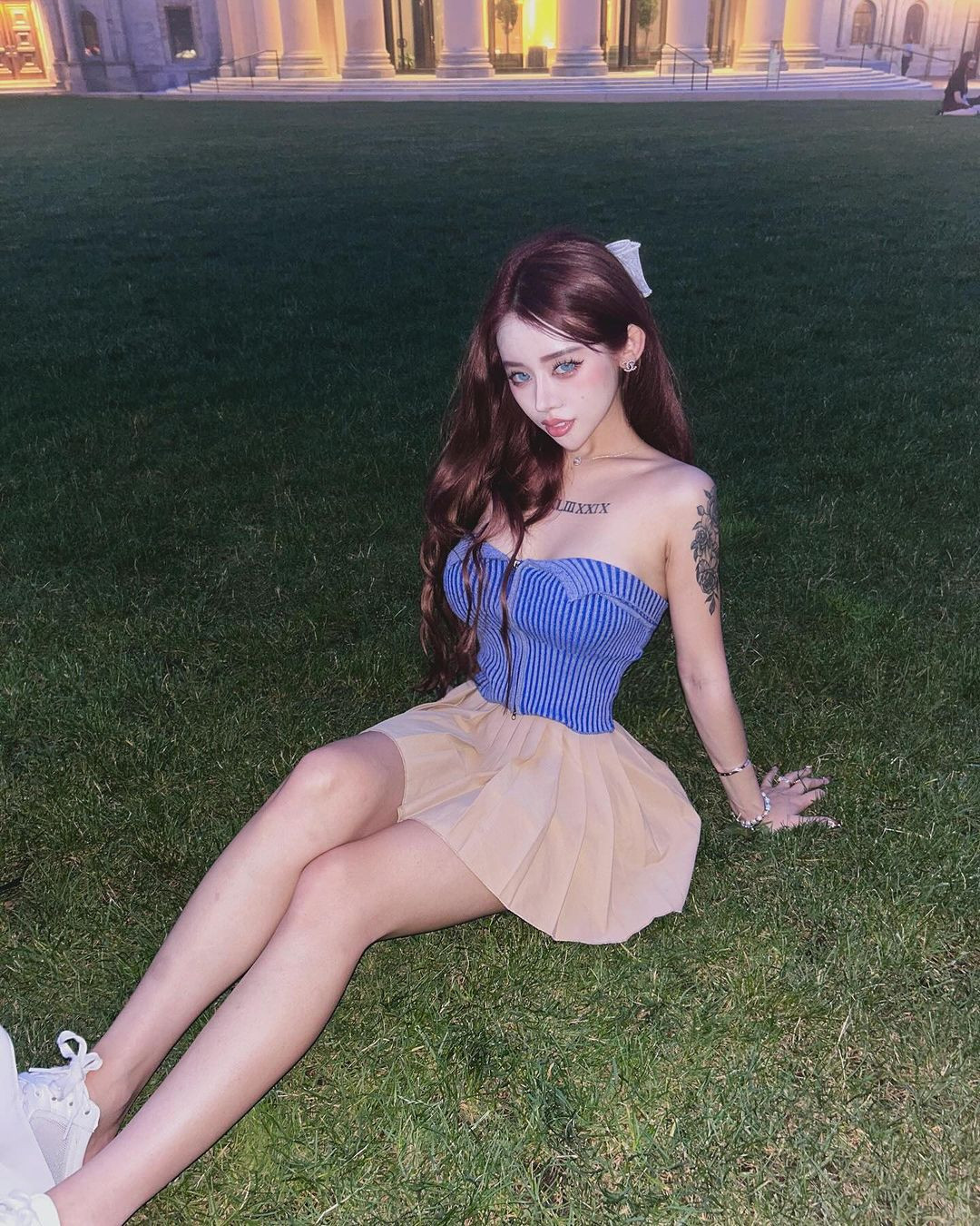 Dù chỉ cao 1m55, cô nàng vẫn rất biết cách ăn diện để tôn lên lợi thế cơ thể.