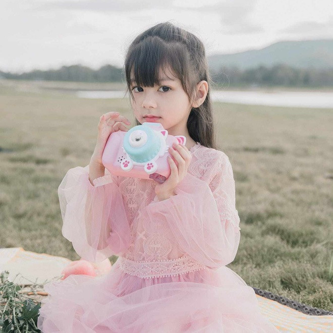 Onew có trang cá nhân chung với em trai tên Noar. Cả hai chị em thường xuyên cùng làm mẫu trong các bộ hình quảng cáo.