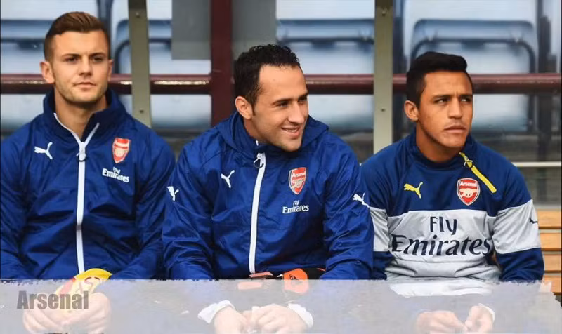 Mặc dù không sở hữu nhiều ngôi sao như các CLB khác ở Premier League nhưng đôi khi những cầu thủ ngôi sao hiếm hoi của Arsenal cũng bị ngồi dự bị. Trên ảnh là Jack Wilshere, Ospina và Alexis Sanchez.