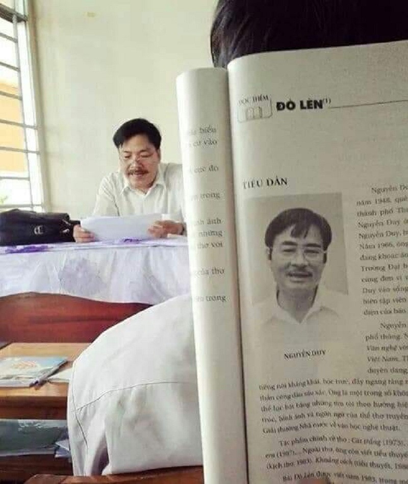 "Hay thật. Xem những tấm ảnh àny mình mới biết trên đời nhiều người giống người đến vậy. Không đến mức giống như hai giọt nước nhưng nếu cho đứng cạnh nhau thì có lẽ ai cũng tưởng là anh em một nhà" - Người dùng Facebook có tên A.N bình luận.