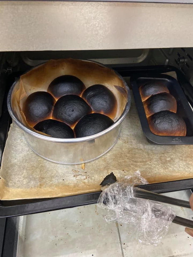 Thảm họa bếp núc chính là đây, chỉ việc cho bột vào lò vi sóng thôi cũng không xong thì làm ăn gì nữa?