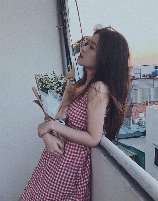 Khi nhìn thoáng qua, nhiều người còn bị nhầm tưởng rằng Mộng Cầm là chị em song sinh với Nancy (Momoland).