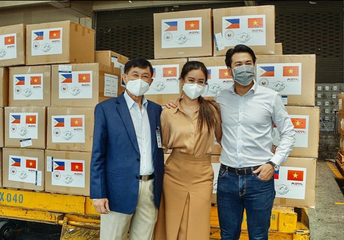 Ngay sau khi trở về nhà, cô cùng bố là ông Johnathan Hạnh Nguyễn và anh trai Phillip Nguyễn đã gửi tặng khẩu trang y tế cho đại sứ quán Philippines.