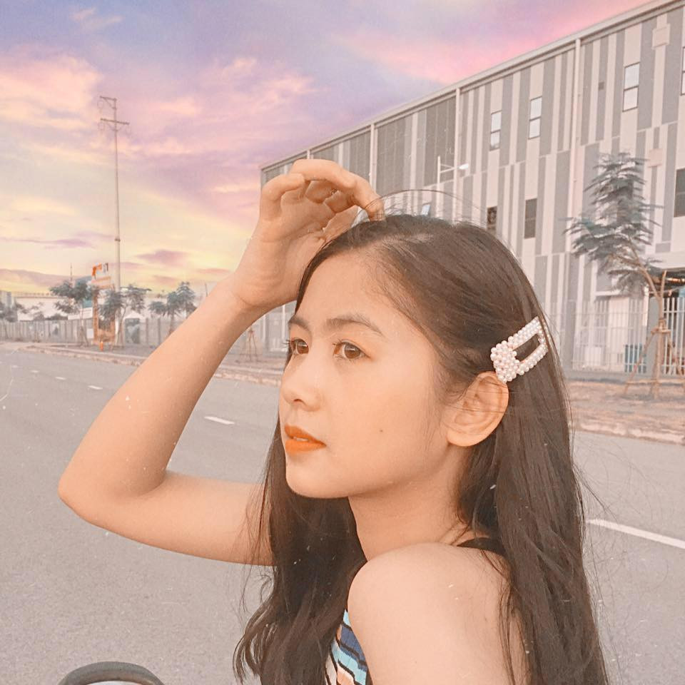 Hiện tại, Thanh Thư đang là du học sinh tại Nhật Bản. Cô nàng cũng khá chăm chỉ cập nhật hình ảnh tại đất nước mặt trời mọc trên trang cá nhân.