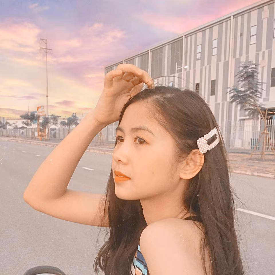 Hiện tại, Thanh Thư đang là du học sinh tại Nhật Bản. Cô nàng cũng khá chăm chỉ cập nhật hình ảnh tại đất nước mặt trời mọc trên trang cá nhân.