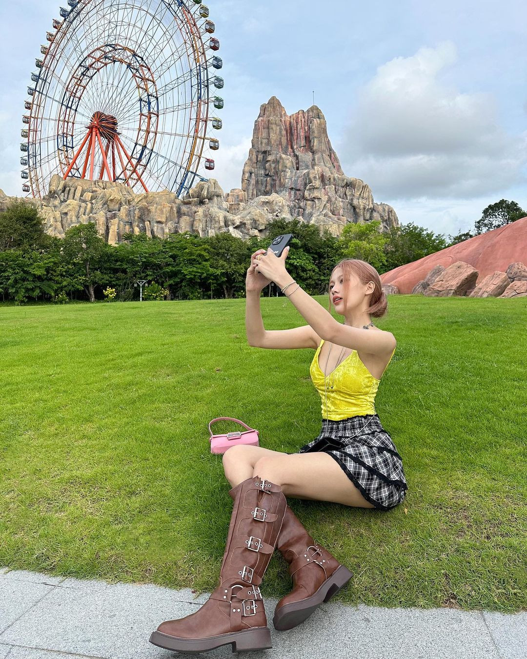 Hiện tại trang cá nhân của cô nàng có hơn 20.000 người theo dõi.