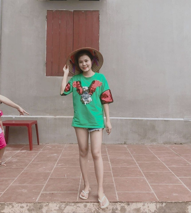 Thanh Lương sở hữu nhan sắc xinh đẹp, giọng nói truyền cảm và nụ cười duyên. Điều này khiến nhiều thanh niên đăng kí làm "con rể" bà Tân.