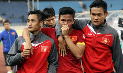 Sau thất bại trước Malaysia, có ý kiến cho rằng tồn tại tiêu cực trong ĐT Việt Nam, Ngọc Hải đã nói rằng anh buồn vì đội tuyển bị loại bao nhiêu thì càng buồn hơn vì lãnh đạo VFF có ý nghi ngờ các cầu thủ bán độ. Hải khẳng định rằng anh và đồng đội không bán danh vì mấy đồng tiền “bẩn”.