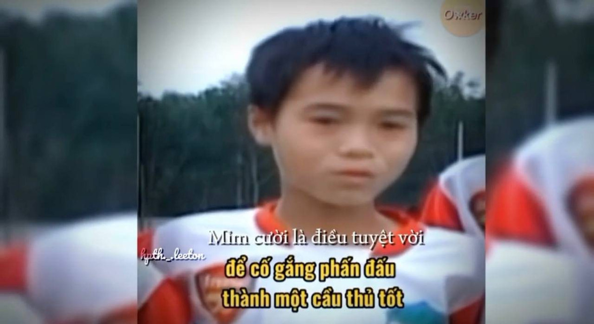 Mới đây nhân dịp sinh nhật tuổi 28, tiền đạo Nguyễn Văn Toàn (SN 1996, quê Hải Dương) đã đăng lại loạt hình ngày bé của mình để kỉ niệm một chặng đường trưởng thành. Người hâm mộ cũng ra tìm thấy những hình ảnh từ ngày xưa của nam cầu thủ.