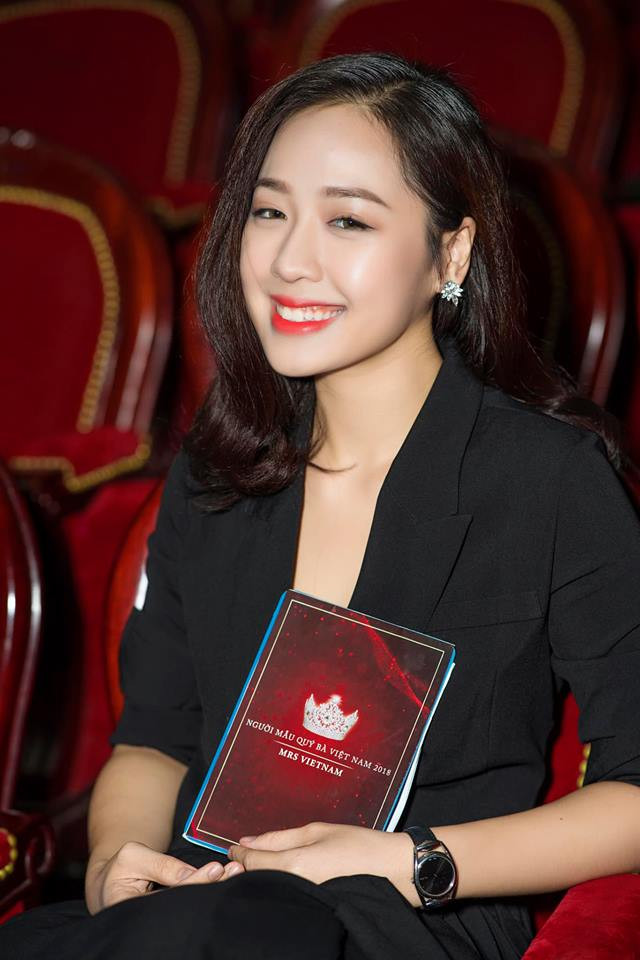 Hot girl trường Amsterdam - Hà My gây ấn tượng mạnh với nụ cười tươi và khả năng nói tiếng Anh trôi chảy. Cô có thể giao tiếp thành thao tiếng Anh, Pháp và nói được tiếng Hàn, Trung.