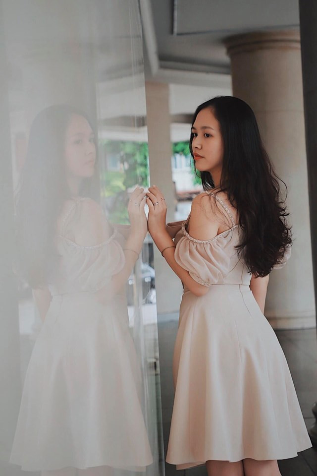 "Gía 1 con trông mòn con mắt là có thật mà", "Nhìn cả nhà 3 người hạnh phúc quá" là những lời khen của dân mạng dành cho bà mẹ 1 con Hà Anh.