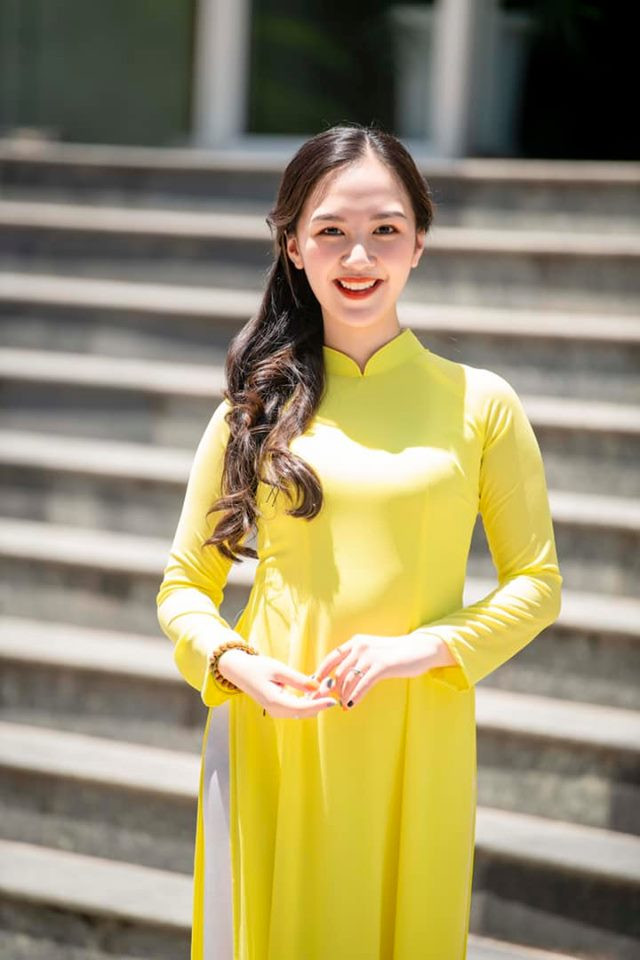 Đỗ Hà Anh (1997), cựu nữ sinh lớp chuyên Văn, là diễn viên trẻ được biết đến với nhiều bộ phim truyền hình đình đám: Bánh đúc có xương, Nhà có nhiều cửa sổ...