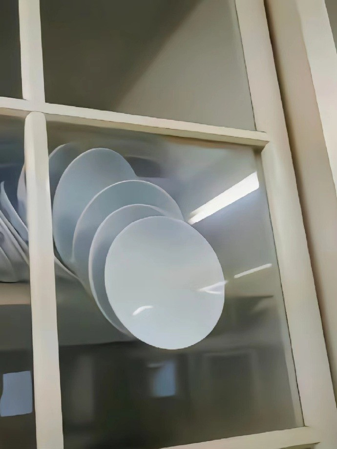 Giờ có nên mở cửa tủ hay là không đây?