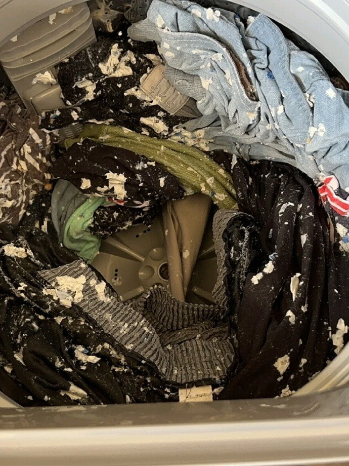 Khi bạn giặt đồ nhưng quên kiểm ra trong túi quần áo. Và khi nhận kết quả thì không biết nên khóc hay nên cười.