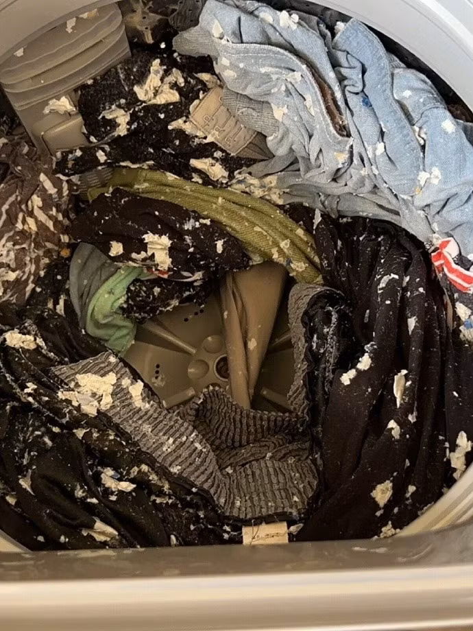 Khi bạn giặt đồ nhưng quên kiểm ra trong túi quần áo. Và khi nhận kết quả thì không biết nên khóc hay nên cười.