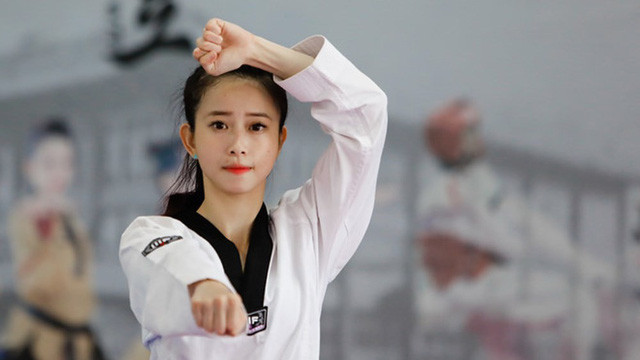 Châu Tuyết Vân (SN 1990) từ lâu đã được biết đến với biệt danh "hot girl làng võ". Tại SEA Games 30, cô nàng quyết tâm chinh phục HCV Taekwondo.